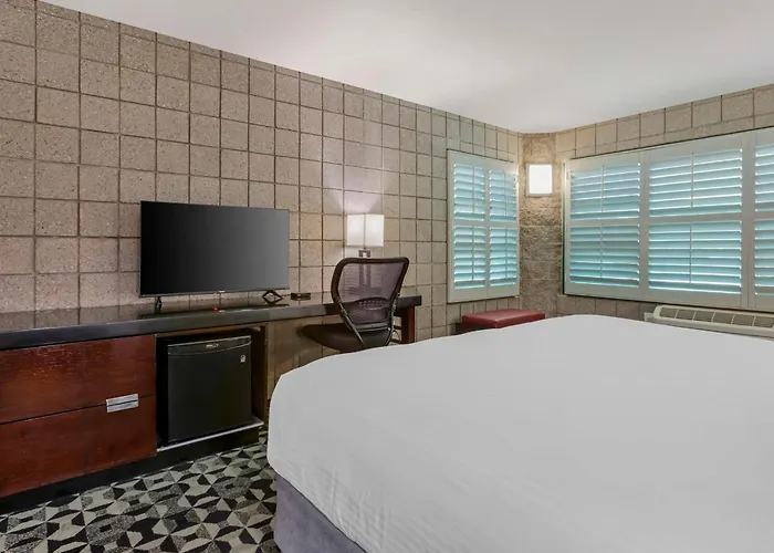 Western Sundial Hotel Scottsdale